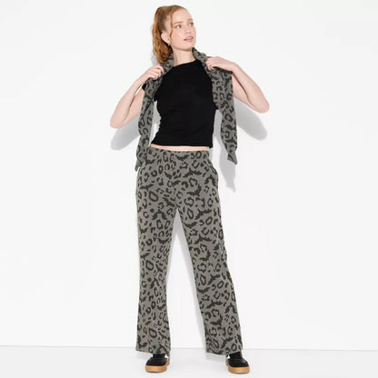 Leopard Bats Fleece Graphic Sweatshirt & Pants